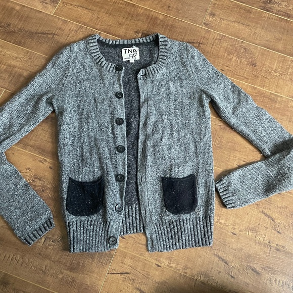 Aritzia TNA cardigan - Picture 1 of 3